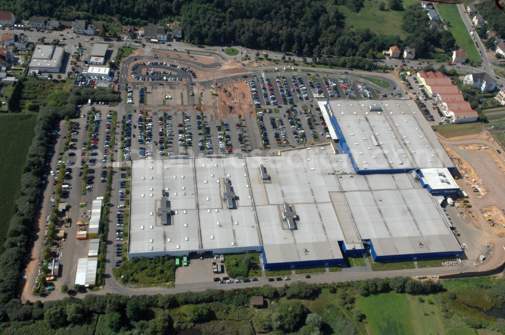 Aerial photograph Saarlouis - Lisdorf - Blick auf die Erweiterungsbaustelle am IKEA Einrichtungshaus Saarlouis - Lisdorf. The Extension site at IKEA store in Saarlouis.