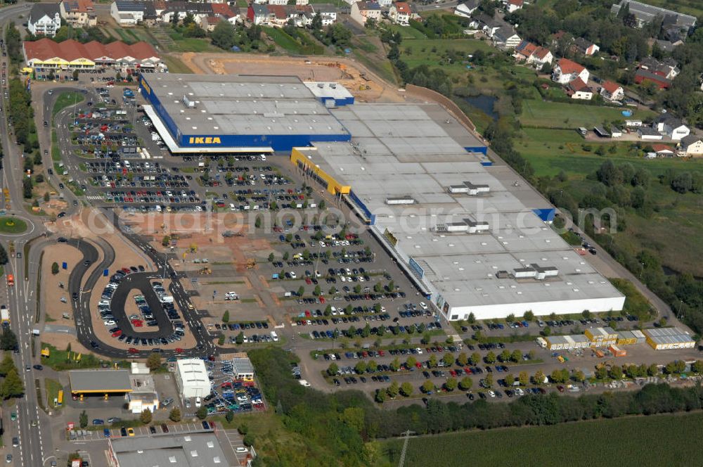 Saarlouis - Lisdorf from the bird's eye view: Blick auf die Erweiterungsbaustelle am IKEA Einrichtungshaus Saarlouis - Lisdorf. The Extension site at IKEA store in Saarlouis.