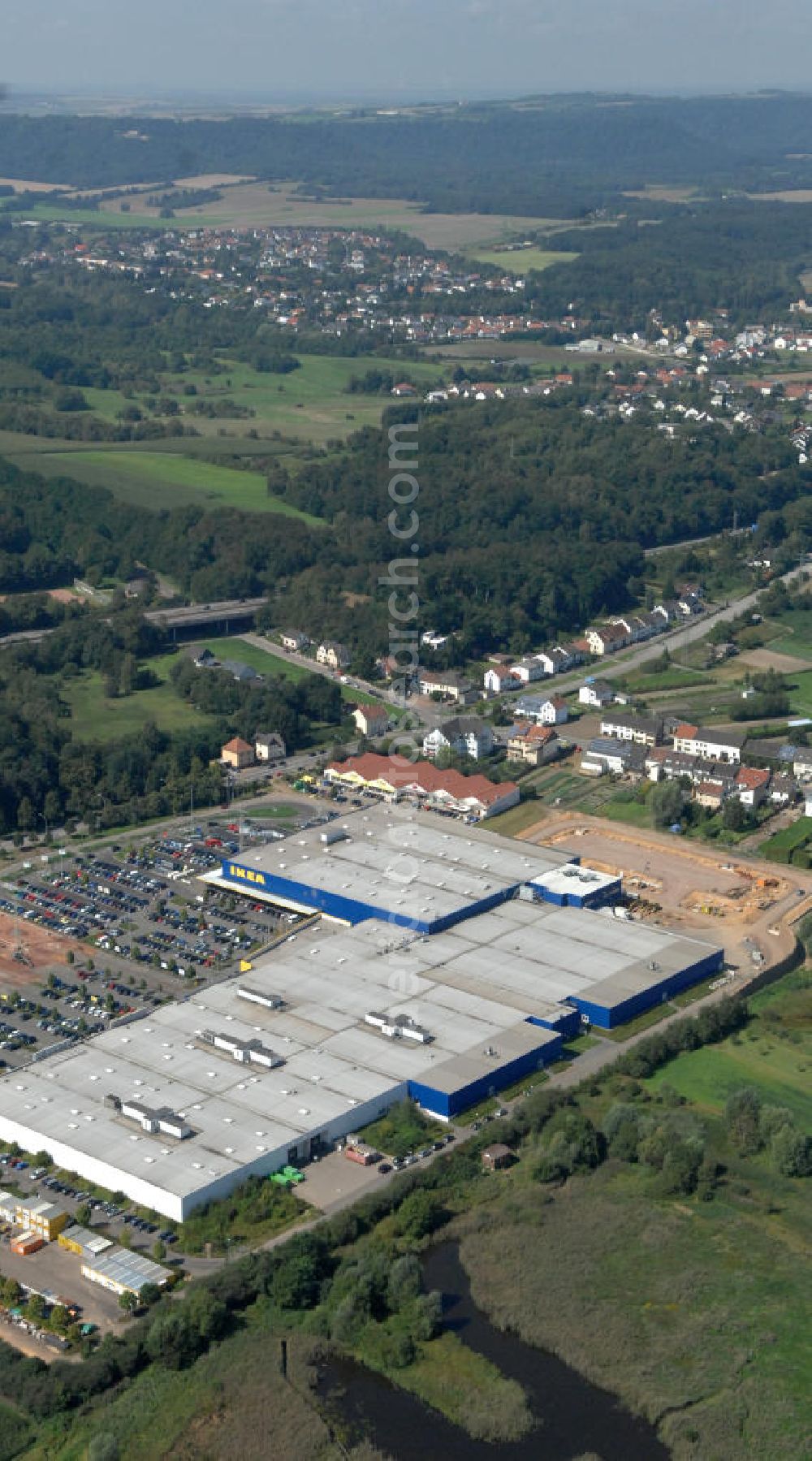 Saarlouis - Lisdorf from the bird's eye view: Blick auf die Erweiterungsbaustelle am IKEA Einrichtungshaus Saarlouis - Lisdorf. The Extension site at IKEA store in Saarlouis.