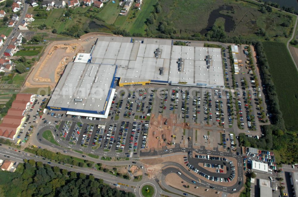 Aerial photograph Saarlouis - Lisdorf - Blick auf die Erweiterungsbaustelle am IKEA Einrichtungshaus Saarlouis - Lisdorf. The Extension site at IKEA store in Saarlouis.