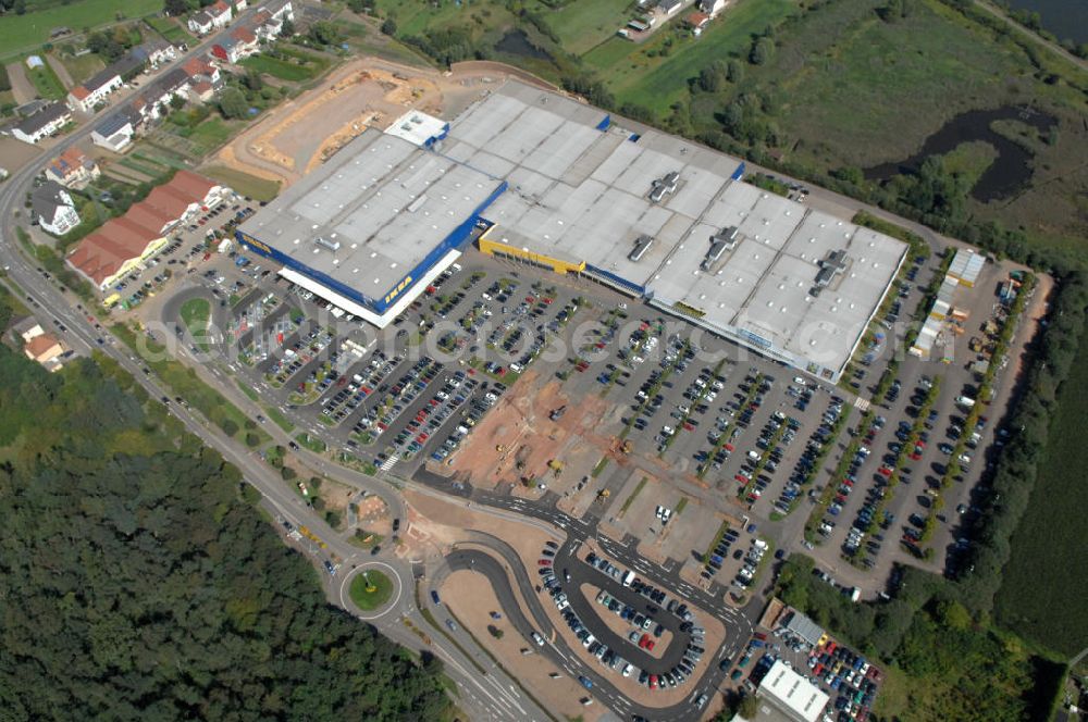 Saarlouis - Lisdorf from the bird's eye view: Blick auf die Erweiterungsbaustelle am IKEA Einrichtungshaus Saarlouis - Lisdorf. The Extension site at IKEA store in Saarlouis.