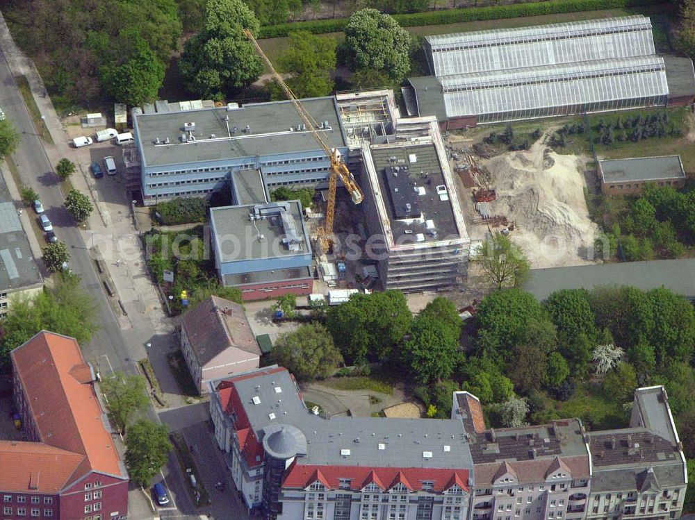 Berlin-Lichtenberg from the bird's eye view: 02.05.2005 , Berlin/Lichtenberg Erweiterungsbaustelle am Institut für Zoo- und Wildtierforschung IZW an der Alfred-Kowalke-Strasse 28 10315 Berlin