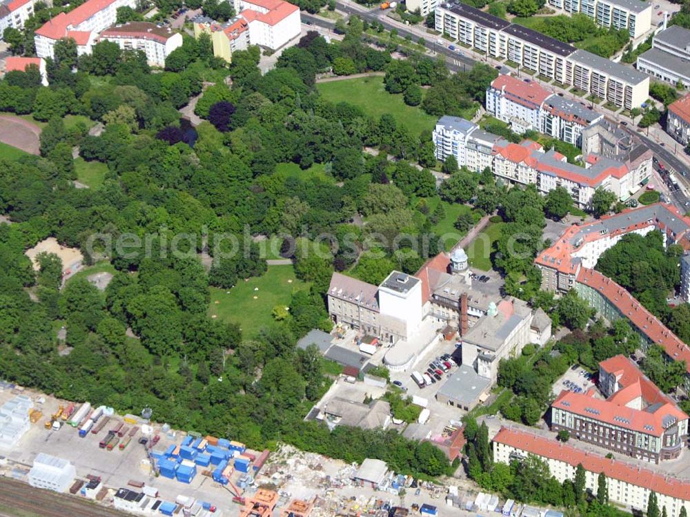 Berlin - Lichtenberg from above - Theater in Berlin-Lichtenberg an der Möllenstr. carrousel-Theater An der Parkaue 29 10367 Berlin Tel. 55 77 52 44 sowie: Das Weite Theater Parkaue 23 10367 Berlin