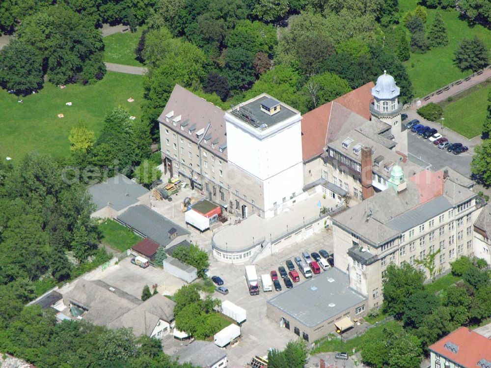 Berlin - Lichtenberg from the bird's eye view: Theater in Berlin-Lichtenberg an der Möllenstr. carrousel-Theater An der Parkaue 29 10367 Berlin Tel. 55 77 52 44 sowie: Das Weite Theater Parkaue 23 10367 Berlin