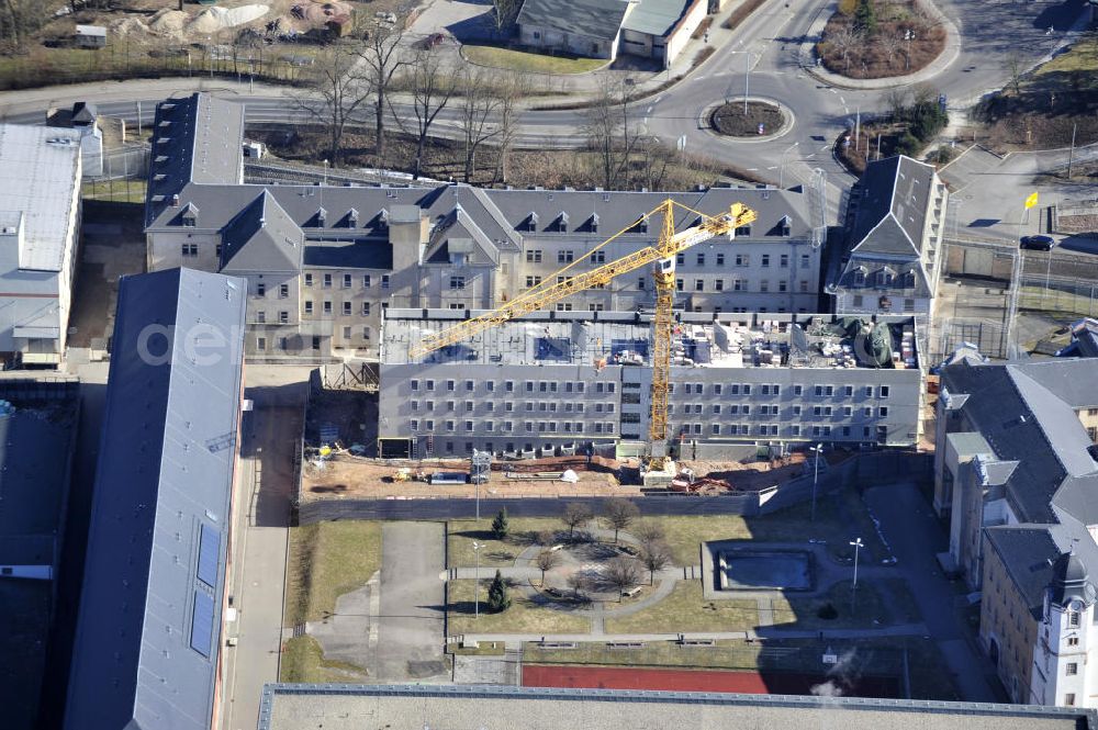 Waldheim from the bird's eye view: Blick auf die Justizvollzugsanstalt JVA Waldheim mit dem Ersatzneubau des Hafthauses 2, einst das größte Zuchthaus Sachsens und eines der ältesten in Europa. Die Einrichtung wurde 1716 unter August dem Starken eröffnet. Im späteren Zuchthaus JVA Waldheim waren auch viele Häftlinge wegen politischer Straftaten inhaftiert, insbesondere im nationalsozialistischen Deutschen Reich als auch später in der DDR. Die Justizvollzugsanstalt dient heute der Inhaftierung männlicher Erststraftäter. The Prison Waldheim Waldheim, once the largest prison in Saxony and one of the oldest in Europe.