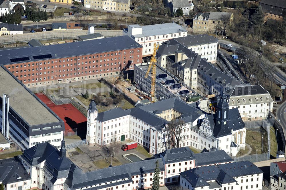 Aerial image Waldheim - Blick auf die Justizvollzugsanstalt JVA Waldheim mit dem Ersatzneubau des Hafthauses 2, einst das größte Zuchthaus Sachsens und eines der ältesten in Europa. Die Einrichtung wurde 1716 unter August dem Starken eröffnet. Im späteren Zuchthaus JVA Waldheim waren auch viele Häftlinge wegen politischer Straftaten inhaftiert, insbesondere im nationalsozialistischen Deutschen Reich als auch später in der DDR. Die Justizvollzugsanstalt dient heute der Inhaftierung männlicher Erststraftäter. The Prison Waldheim Waldheim, once the largest prison in Saxony and one of the oldest in Europe.