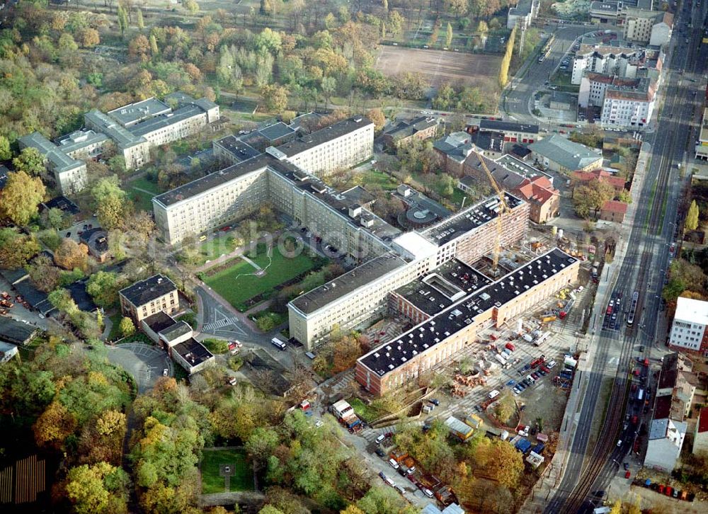 Aerial photograph Berlin - Friedrichshain - Erweiterungsbaustelle des Krankenhaus am Friedrichshain an der Landsberger Allee.