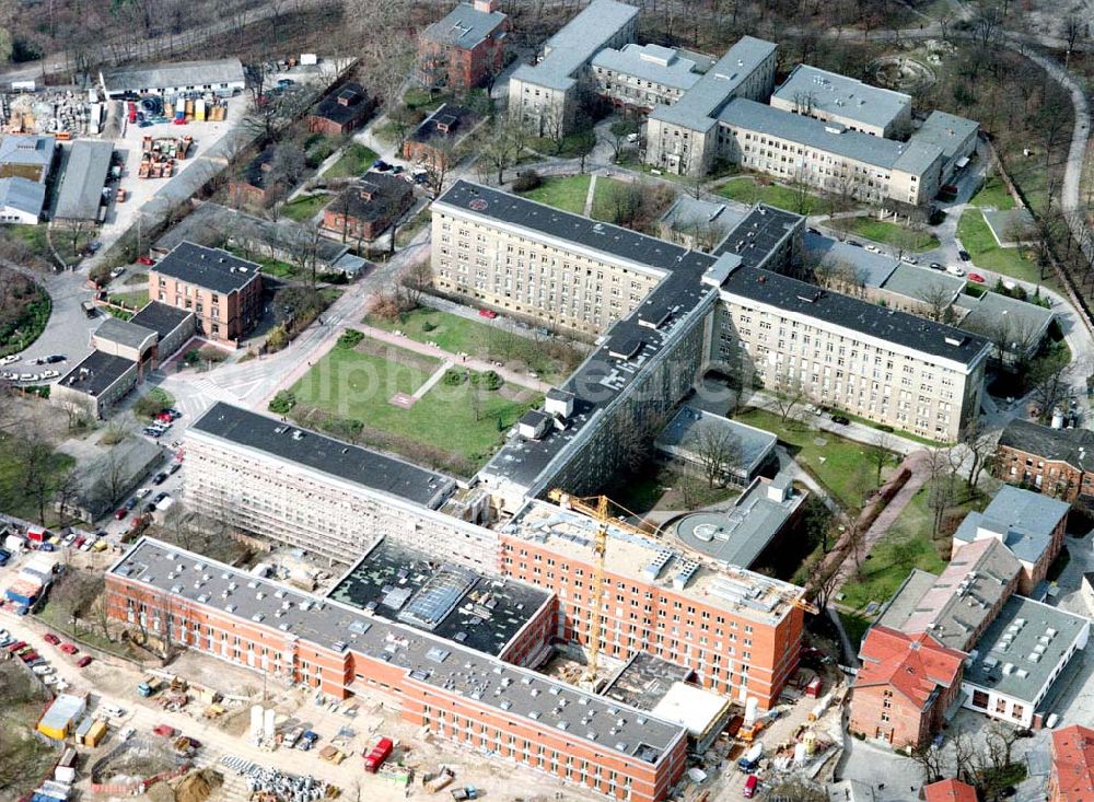 Berlin - Friedrichshain from above - Erweiterungsbaustelle des Krankenhaus am Friedrichshain an der Landsberger Allee.