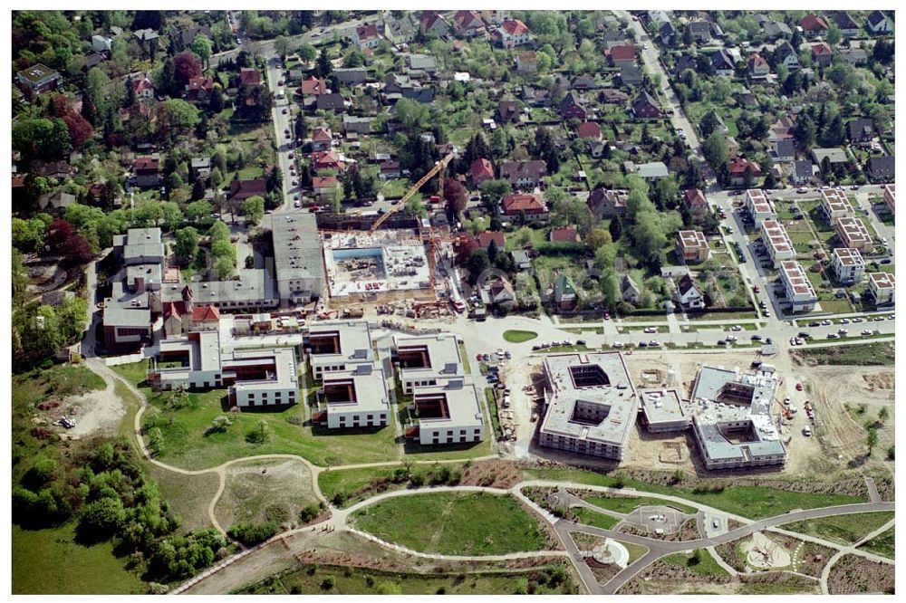 Berlin-Falkenberg / Bohnsdorf bei Grünau from the bird's eye view: Erweiterungsbaustelle am Krankenhaus Hedwigshöhe in Berlin-Falkenberg (Bohnsdorf / Treptow).Postanschrift: Krankenhaus Hedwigshöhe Buntzelstraße 36,12526 Berlin, Tel.: 0 30 - 67 41 - 0 Fax: 0 30 - 67 41 22 49 E-mail: hedwigshoehe@alexius.de Verwaltung: Gesellschaften der Alexianerbrüder Krausnickstraße 12a,10115 Berlin, Tel.: 0 30 - 23 11 25 38 Fax: 0 30 - 23 11 24 52 E-mail: gf.sekretariat@alexius.de