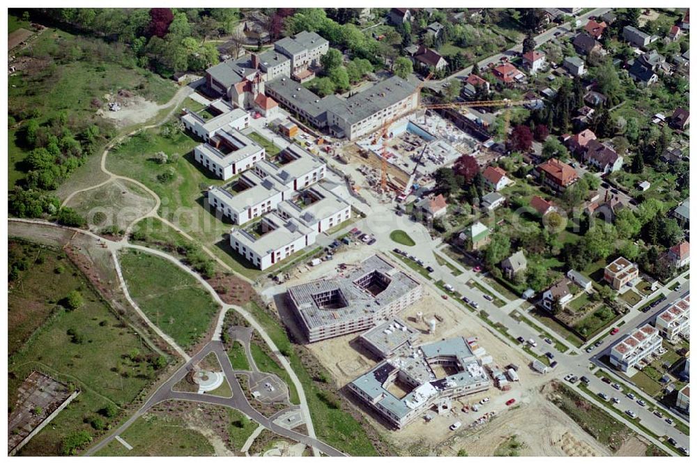 Aerial image Berlin-Falkenberg / Bohnsdorf bei Grünau - Erweiterungsbaustelle am Krankenhaus Hedwigshöhe in Berlin-Falkenberg (Bohnsdorf / Treptow).Postanschrift: Krankenhaus Hedwigshöhe Buntzelstraße 36,12526 Berlin, Tel.: 0 30 - 67 41 - 0 Fax: 0 30 - 67 41 22 49 E-mail: hedwigshoehe@alexius.de Verwaltung: Gesellschaften der Alexianerbrüder Krausnickstraße 12a,10115 Berlin, Tel.: 0 30 - 23 11 25 38 Fax: 0 30 - 23 11 24 52 E-mail: gf.sekretariat@alexius.de