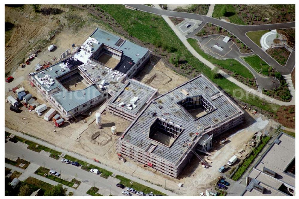 Aerial image Berlin-Falkenberg / Bohnsdorf bei Grünau - Erweiterungsbaustelle am Krankenhaus Hedwigshöhe in Berlin-Falkenberg (Bohnsdorf / Treptow).Postanschrift: Krankenhaus Hedwigshöhe Buntzelstraße 36,12526 Berlin, Tel.: 0 30 - 67 41 - 0 Fax: 0 30 - 67 41 22 49 E-mail: hedwigshoehe@alexius.de Verwaltung: Gesellschaften der Alexianerbrüder Krausnickstraße 12a,10115 Berlin, Tel.: 0 30 - 23 11 25 38 Fax: 0 30 - 23 11 24 52 E-mail: gf.sekretariat@alexius.de