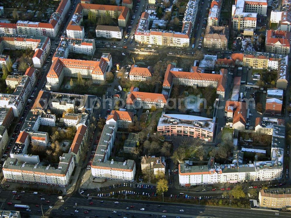 Berlin Lichtenberg from the bird's eye view: 19.11.2004 BERLIN Erweiterungsbaustelle des Krankenhaus Lichtenberg an der Fanninger Straße in Berlin - Lichtenberg / Friedrichsfelde