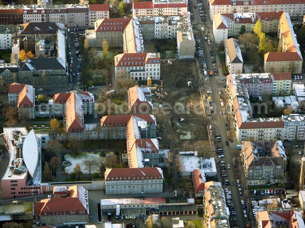 Aerial photograph Berlin Lichtenberg - 19.11.2004 BERLIN Erweiterungsbaustelle des Krankenhaus Lichtenberg an der Fanninger Straße in Berlin - Lichtenberg / Friedrichsfelde