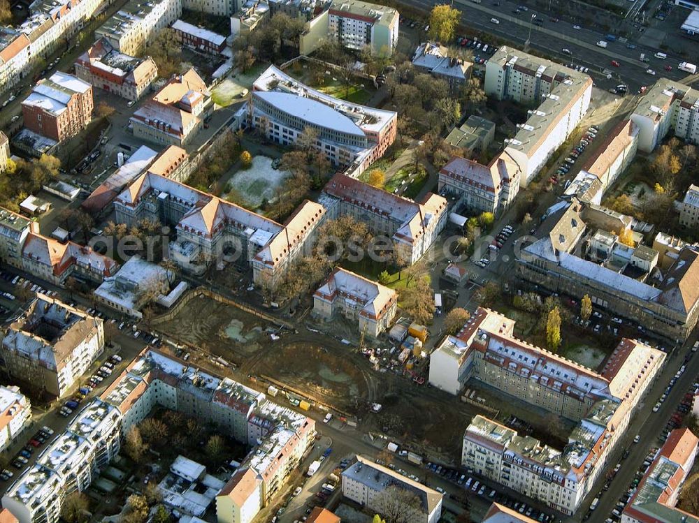 Berlin Lichtenberg from the bird's eye view: 19.11.2004 BERLIN Erweiterungsbaustelle des Krankenhaus Lichtenberg an der Fanninger Straße in Berlin - Lichtenberg / Friedrichsfelde