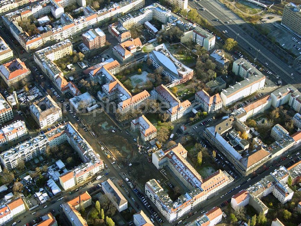 Berlin Lichtenberg from the bird's eye view: 19.11.2004 BERLIN Erweiterungsbaustelle des Krankenhaus Lichtenberg an der Fanninger Straße in Berlin - Lichtenberg / Friedrichsfelde