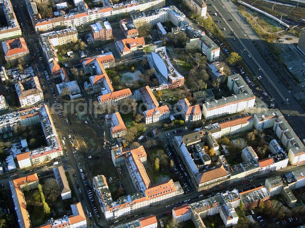 Aerial image Berlin Lichtenberg - 19.11.2004 BERLIN Erweiterungsbaustelle des Krankenhaus Lichtenberg an der Fanninger Straße32 in 10365 Berlin - Lichtenberg / Friedrichsfelde