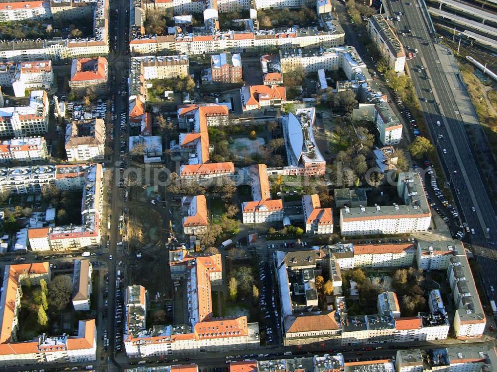 Aerial photograph Berlin Lichtenberg - 19.11.2004 BERLIN Erweiterungsbaustelle des Krankenhaus Lichtenberg an der Fanninger Straße in Berlin - Lichtenberg / Friedrichsfelde