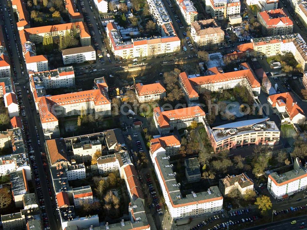 Aerial photograph Berlin Lichtenberg - 19.11.2004 BERLIN Erweiterungsbaustelle des Krankenhaus Lichtenberg an der Fanninger Straße in Berlin - Lichtenberg / Friedrichsfelde