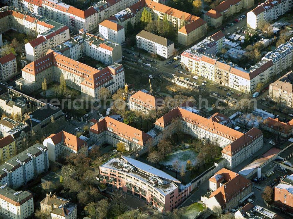 Aerial image Berlin Lichtenberg - 19.11.2004 BERLIN Erweiterungsbaustelle des Krankenhaus Lichtenberg an der Fanninger Straße in Berlin - Lichtenberg / Friedrichsfelde