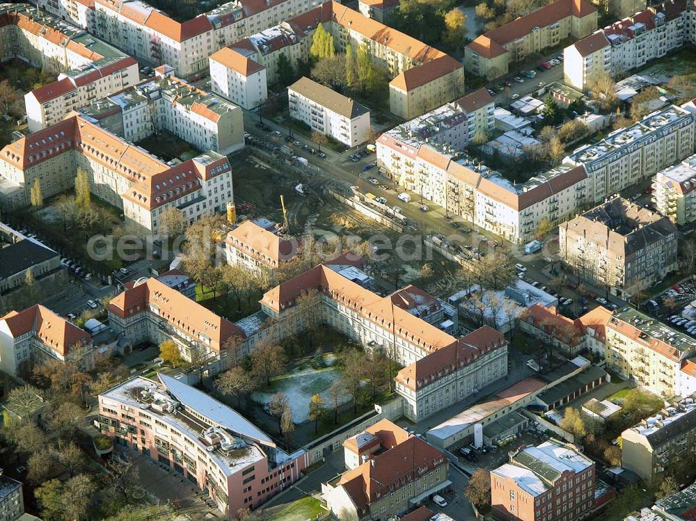 Aerial photograph Berlin Lichtenberg - 19.11.2004 BERLIN Erweiterungsbaustelle des Krankenhaus Lichtenberg an der Fanninger Straße in Berlin - Lichtenberg / Friedrichsfelde