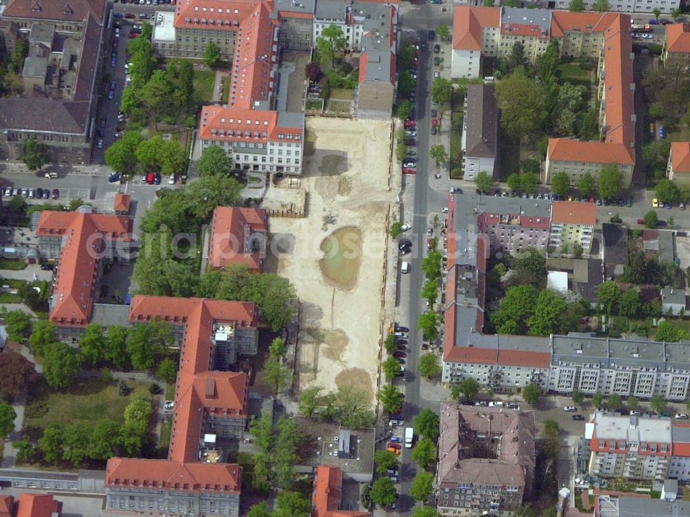 Berlin-Lichtenberg from the bird's eye view: 02.05.2005 BERLIN Erweiterungsbaustelle des Krankenhaus Lichtenberg an der Fanninger Straße in Berlin - Lichtenberg / Friedrichsfelde