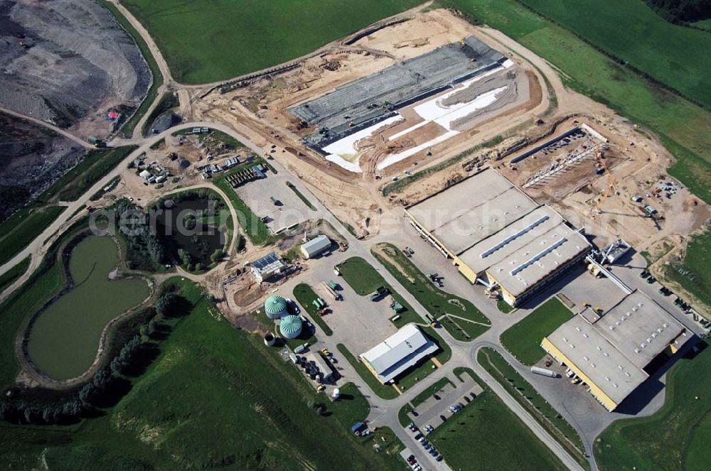 Rosenow from above - Blick auf die Erweiterungsbaustelle der neuen Abfallbehandlungsanlage in Rosenow. Betreiber ist die OVVD Ostmecklenburgisch Vorpommersche Verwertungs- und Deponie GmbH, Zum Kranichmoor in17091 Rosenow. Fon (03 9602) 296-0,Fax (03 96 02) 296-90,e-mail: eiko.potreck@ovvd.de ,