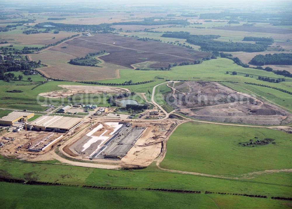 Rosenow from the bird's eye view: Blick auf die Erweiterungsbaustelle der neuen Abfallbehandlungsanlage in Rosenow. Betreiber ist die OVVD Ostmecklenburgisch Vorpommersche Verwertungs- und Deponie GmbH, Zum Kranichmoor in17091 Rosenow. Fon (03 9602) 296-0,Fax (03 96 02) 296-90,e-mail: eiko.potreck@ovvd.de ,