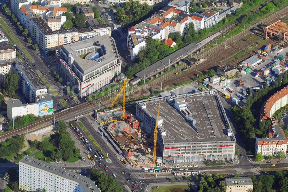 Aerial photograph Berlin - Erweiterungsbaustelle Ringcenter 1 und 2 der ECE GmbH an der Frankfurter Allee in Berlin-Friedrichshain.