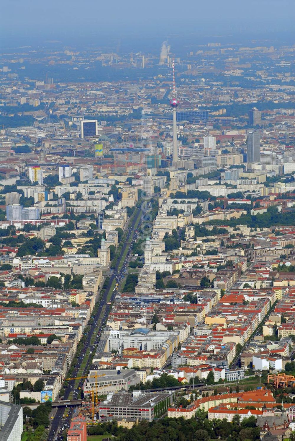 Aerial image Berlin - Erweiterungsbaustelle Ringcenter 1 und 2 der ECE GmbH an der Frankfurter Allee in Berlin-Friedrichshain.