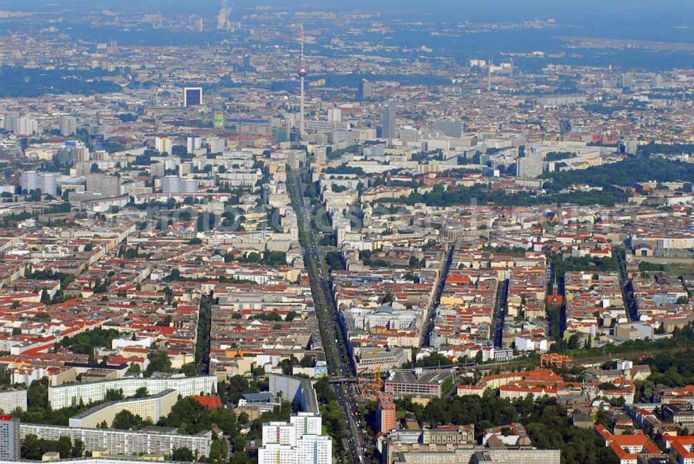 Berlin from above - Erweiterungsbaustelle Ringcenter 1 und 2 der ECE GmbH an der Frankfurter Allee in Berlin-Friedrichshain.