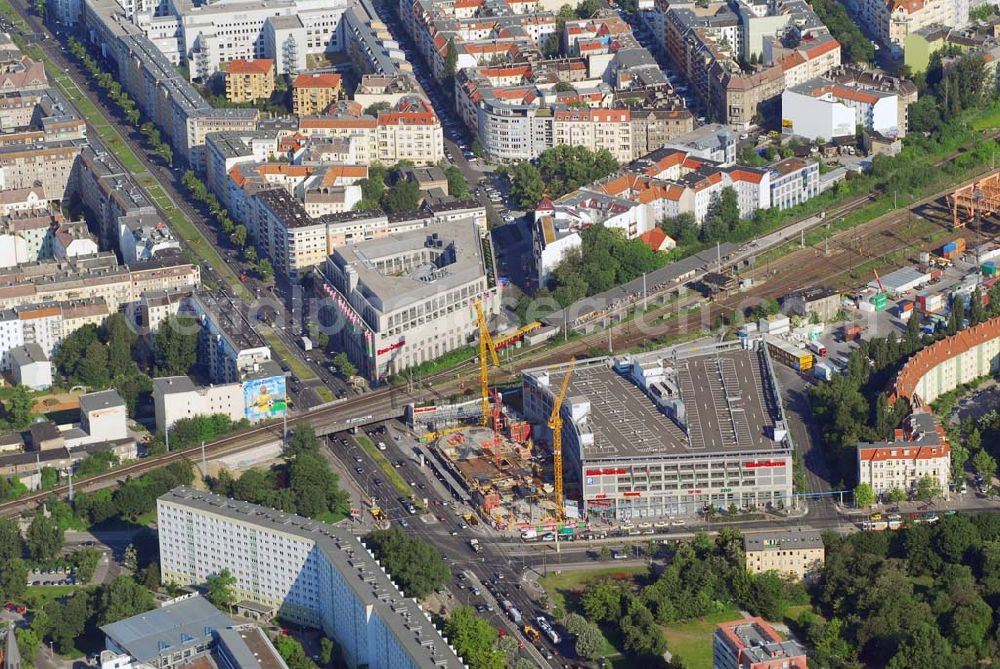 Berlin from the bird's eye view: Erweiterungsbaustelle Ringcenter 1 und 2 der ECE GmbH an der Frankfurter Allee in Berlin-Friedrichshain.