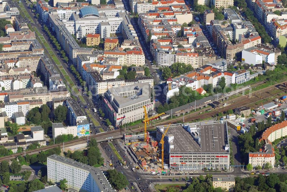 Aerial image Berlin - Erweiterungsbaustelle Ringcenter 1 und 2 der ECE GmbH an der Frankfurter Allee in Berlin-Friedrichshain.