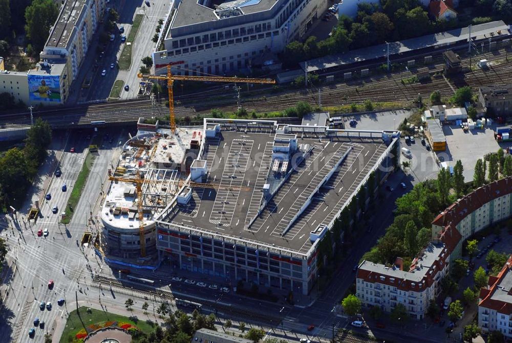 Berlin-Friedrichshain from the bird's eye view: Erweiterungsbaustelle Ringcenter 1 und 2 der ECE GmbH an der Frankfurter Allee in Berlin-Friedrichshain.