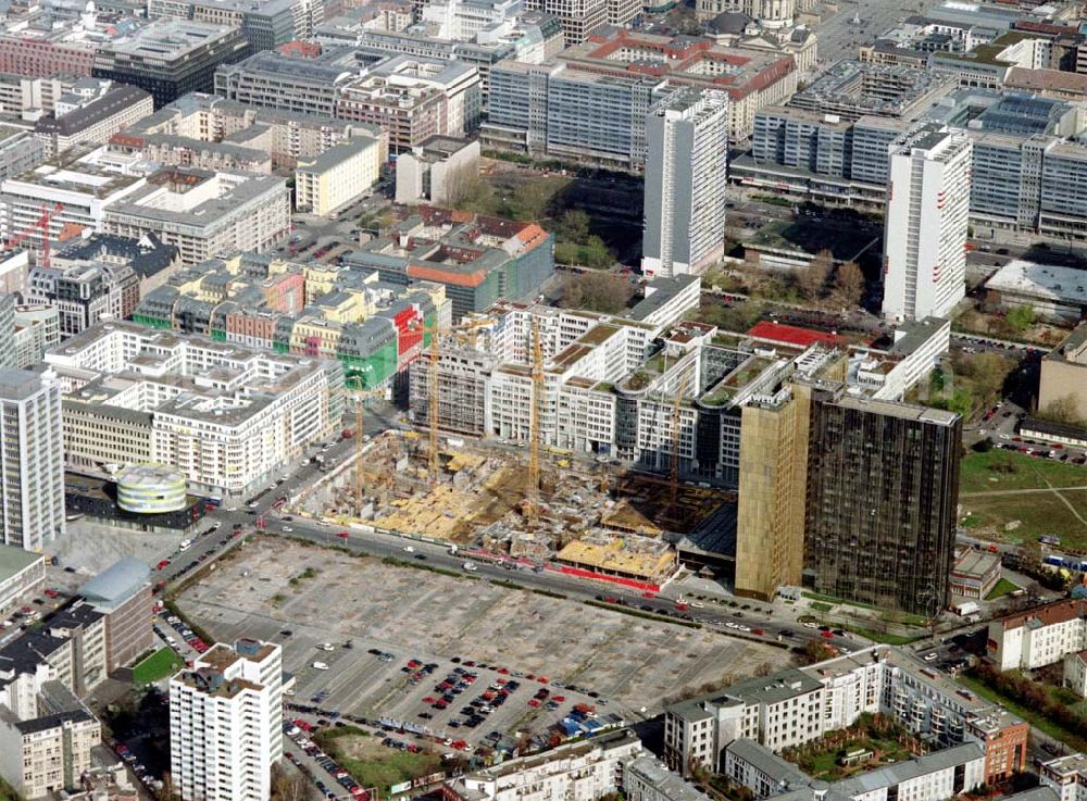 Berlin - Kreuzberg from the bird's eye view: Erweiterungsbaustelle des SPRINGER-Verlages an der Kochstraße / Axel-Springer Straße in Berlin - Kreuzberg.