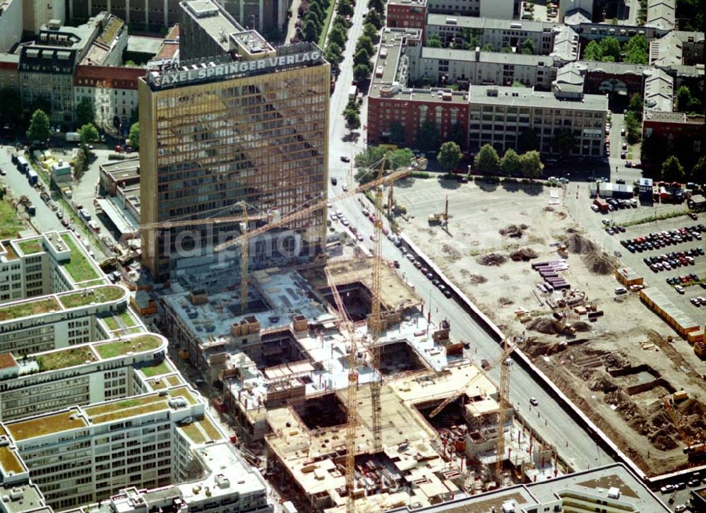 Berlin - Kreuzberg from above - Erweiterungsbaustelle des SPRINGER-Verlages an der Kochstraße / Axel-Springer Straße in Berlin - Kreuzberg.