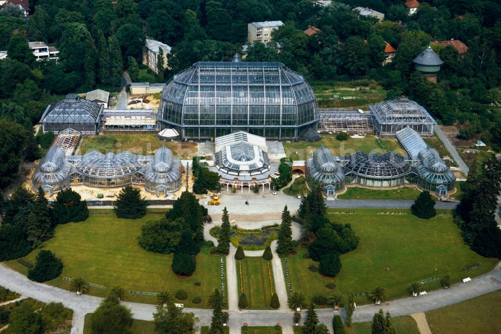 Aerial photograph Berlin - View of tropical house in the botanical garden in Steglitz, Berlin