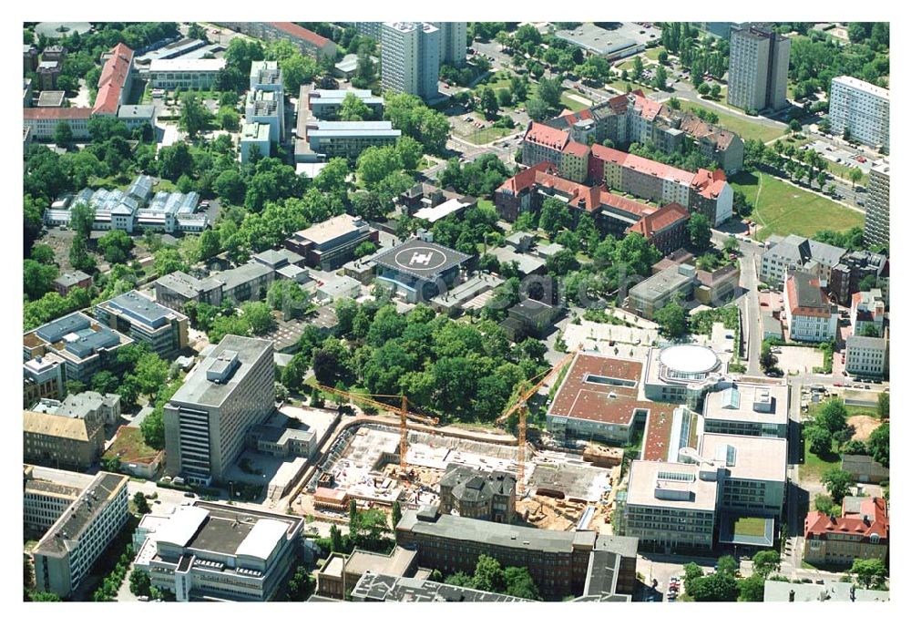 Leipzig from the bird's eye view: Blick auf die Erweiterungsbaustelle zum Erweiterungsbau des Operative Zentrum des Universitätsklinikum Leipzig Liebigstr. 20, 04103 Leipzig Telefon: (03 41) 97 - 1 77 00 Telefax: (03 41) 97 - 1 77 09 E-Mail: info@medizin.uni-leipzig.de