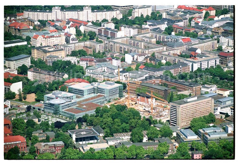 Aerial photograph Leipzig - Blick auf die Erweiterungsbaustelle zum Erweiterungsbau des Operative Zentrum des Universitätsklinikum LeipzigLiebigstr. 20, 04103 LeipzigTelefon: (03 41) 97 - 1 77 00 Telefax: (03 41) 97 - 1 77 09.