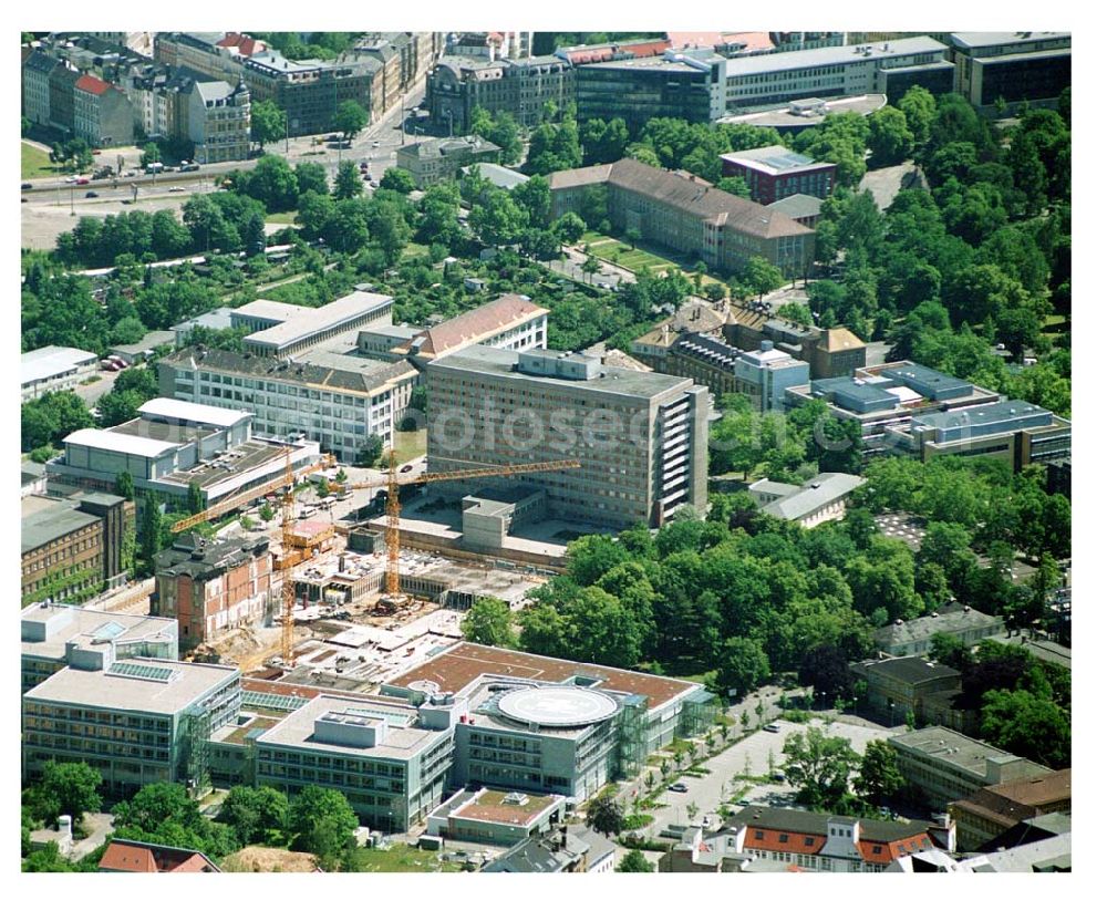 Leipzig from the bird's eye view: Blick auf die Erweiterungsbaustelle zum Erweiterungsbau des Operative Zentrum des Universitätsklinikum LeipzigLiebigstr. 20, 04103 LeipzigTelefon: (03 41) 97 - 1 77 00 Telefax: (03 41) 97 - 1 77 09