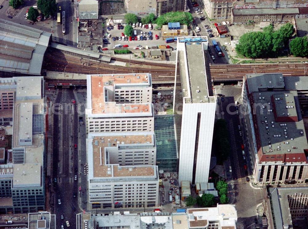 Aerial image Berlin - Erweiterungsbauten am IHZ Berlin am Bahnhof Friedrichstraße in Berlin - Mitte 16.Mai 2002