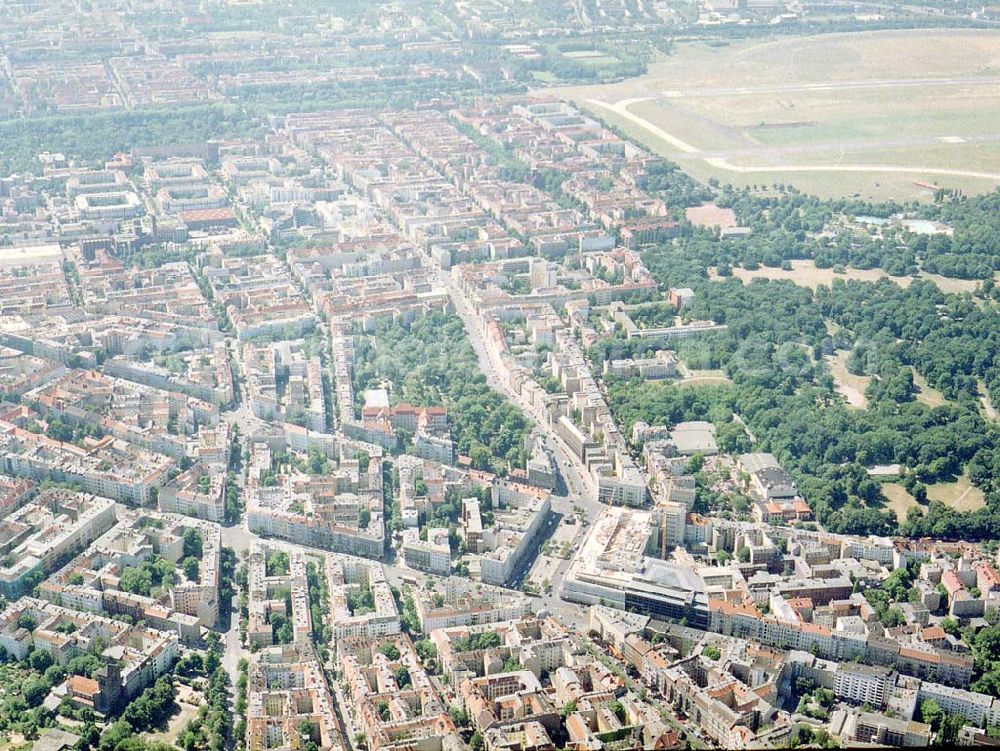 Aerial image Berlin - Neukölln - Erweiterungsbauten am KARSTADT-Kaufhaus am Hermannplatz in Berlin-Neukölln.