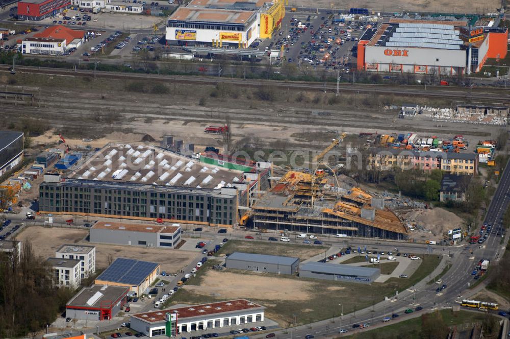 Berlin from the bird's eye view: Der Neubau des Studios H mit einer Fläche von rund 2.400 Quadratmetern rundet das Angebot der von Studio Hamburg in Berlin-Adlershof betriebenen Produktionsstätte mit einem weiteren TV-Großstudio ab. Das Studio H soll Ende 2008 in Betrieb gehen, das Investitionsvolumen für den Studio-Neubau beträgt 10,6 Millionen Euro.Auf insgesamt zehn Studios mit einer Gesamtfläche von 13.000 Quadratmetern wächst mit dem Neubau das Angebot, das Studio Hamburg für Fernseh- und Filmproduktionen sowie für Event-Veranstaltungen an Produktionsflächen in Berlin-Adlershof bereitstellt.