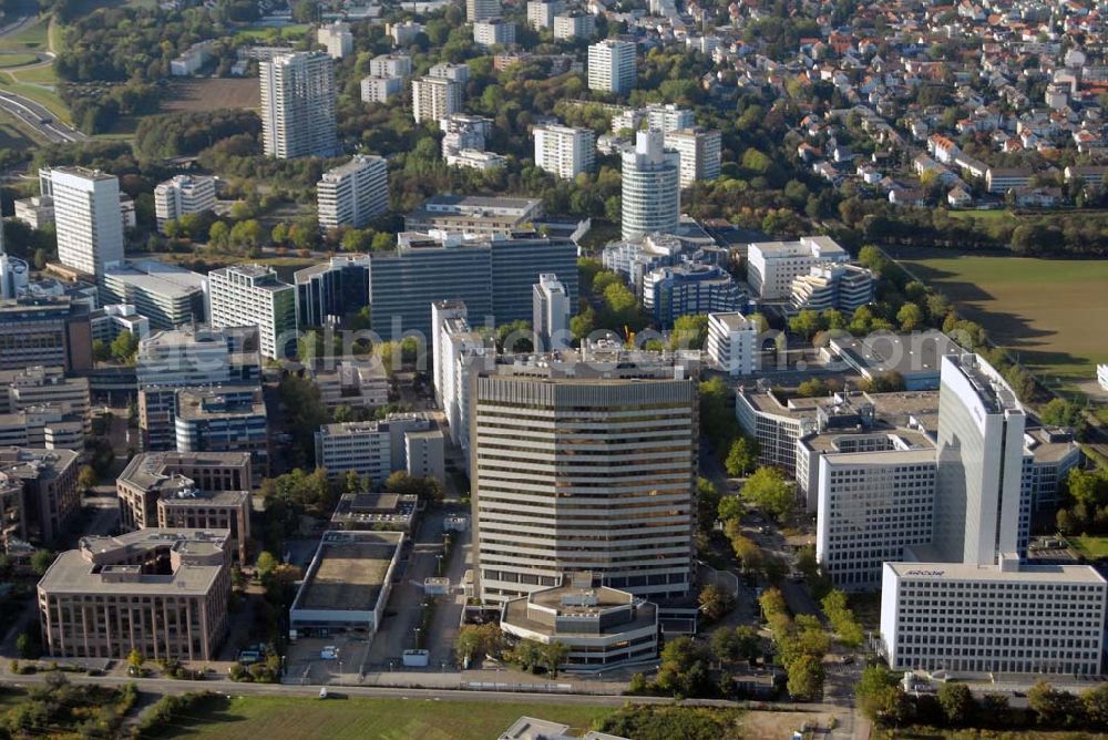 Eschborn from the bird's eye view: Blick auf das Eschborner Dreieck westlich von Frankfurt am Main insbesondere das Technische Zentrum der Deutschen Bank in der Alfred-Herrhausen-Allee 16-24 und die Arcor-Zentrale in der Alfred-Herrhausen-Allee 1, 65760 Eschborn - Telefon 069 / 2169-0 - Telefax 069 / 2169-8380