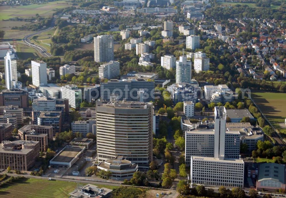 Aerial photograph Eschborn - Blick auf das Eschborner Dreieck westlich von Frankfurt am Main insbesondere das Technische Zentrum der Deutschen Bank in der Alfred-Herrhausen-Allee 16-24 und die Arcor-Zentrale in der Alfred-Herrhausen-Allee 1, 65760 Eschborn - Telefon 069 / 2169-0 - Telefax 069 / 2169-8380