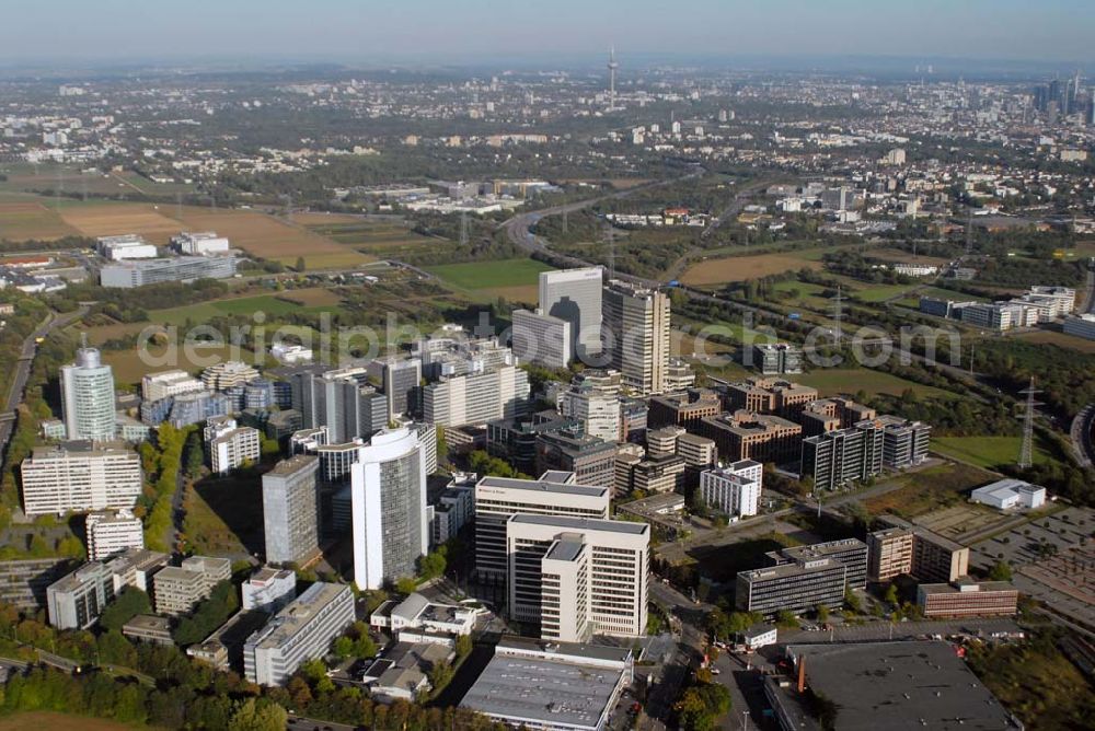 Aerial image Eschborn - Blick auf das Eschborner Dreieck insbesondere auf das ESCHBORN PLAZA mit der international führenden Wirtschaftsprüfungs- und Beratungsgesellschaft Ernst & Young, Mergenthalerallee 10-12, D-65760 Eschborn / Frankfurt am Main - Tel. (06196) 996 27664 - Fax (06196) 996 23746 und das Kreiswehrersatzamt Eschborn.