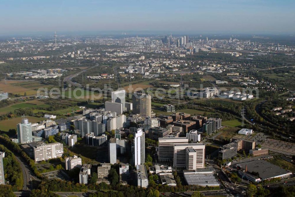 Eschborn from the bird's eye view: Blick auf das Eschborner Dreieck insbesondere auf das ESCHBORN PLAZA mit der international führenden Wirtschaftsprüfungs- und Beratungsgesellschaft Ernst & Young, Mergenthalerallee 10-12, D-65760 Eschborn / Frankfurt am Main - Tel. (06196) 996 27664 - Fax (06196) 996 23746 und das Kreiswehrersatzamt Eschborn.