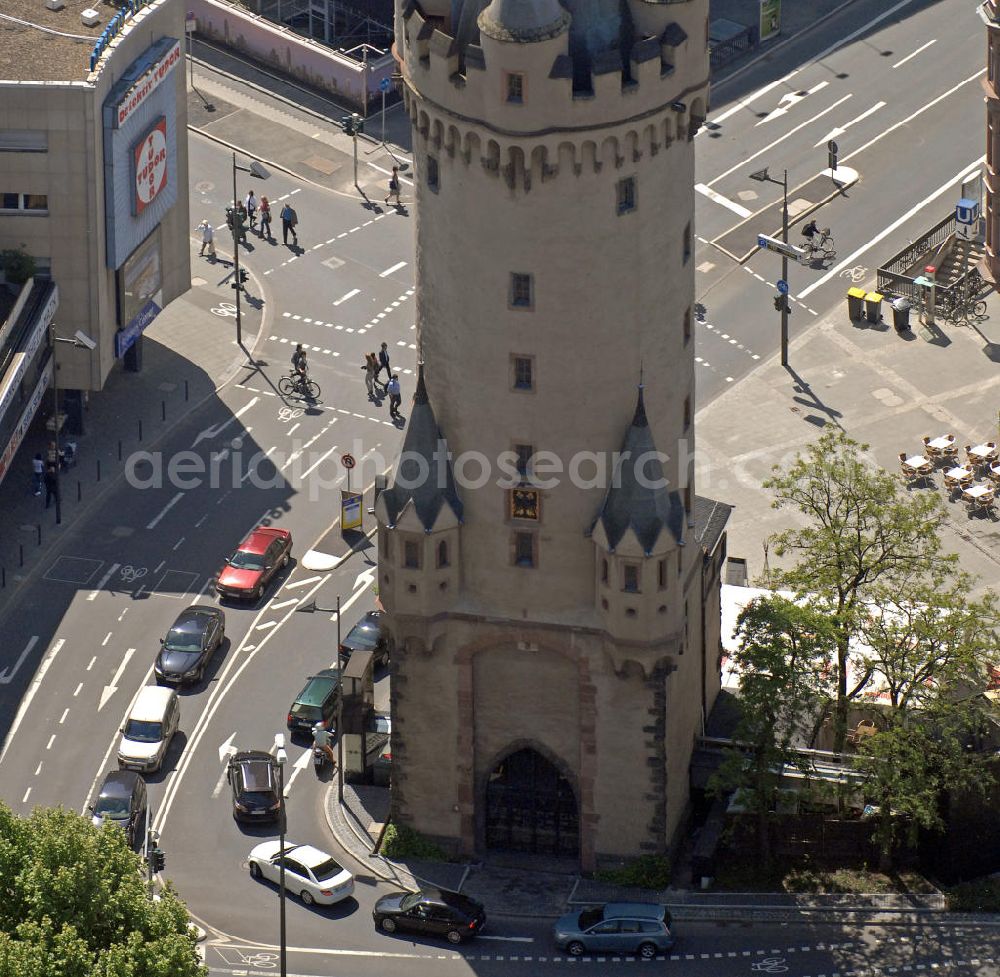 Aerial image Frankfurt am Main - Blick auf den Eschenheimer Turm in der Frankfurter Innenstadt. Der Turm war ein Stadttor der spätmittelalterlichen Frankfurter Stadtbefestigung und ist ein Wahrzeichen der Stadt. View of the Eschenheim Tower in Frankfurt's city center. The tower was a late medieval city gate of the Frankfurt city walls and is a landmark of the city.