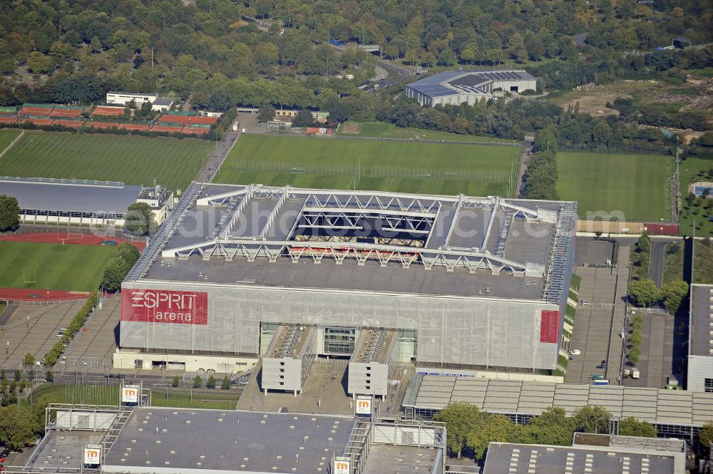 Aerial image Düsseldorf - Blick auf die ESPRIT arena (bis Juni 2009 LTU arena) in Düsseldorf. Die Multifunktionsarena wurde am Ort des alten Rheinstadions errichtet und 2005 eröffnet. Das Stadion hat eine Kapazität von 54.600 Plätzen. View of the ESPRIT arena (until June 2009 LTU Arena) in Dusseldorf. The multi-purpose arena was built at the site of the old Rhine Stadium and opened in 2005. The stadium has a capacity of 54 600 seats.