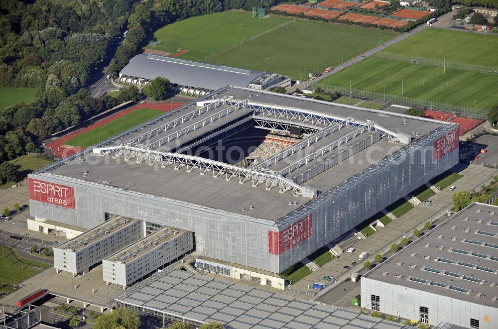 Aerial photograph Düsseldorf - Blick auf die ESPRIT arena (bis Juni 2009 LTU arena) in Düsseldorf. Die Multifunktionsarena wurde am Ort des alten Rheinstadions errichtet und 2005 eröffnet. Das Stadion hat eine Kapazität von 54.600 Plätzen. View of the ESPRIT arena (until June 2009 LTU Arena) in Dusseldorf. The multi-purpose arena was built at the site of the old Rhine Stadium and opened in 2005. The stadium has a capacity of 54 600 seats.