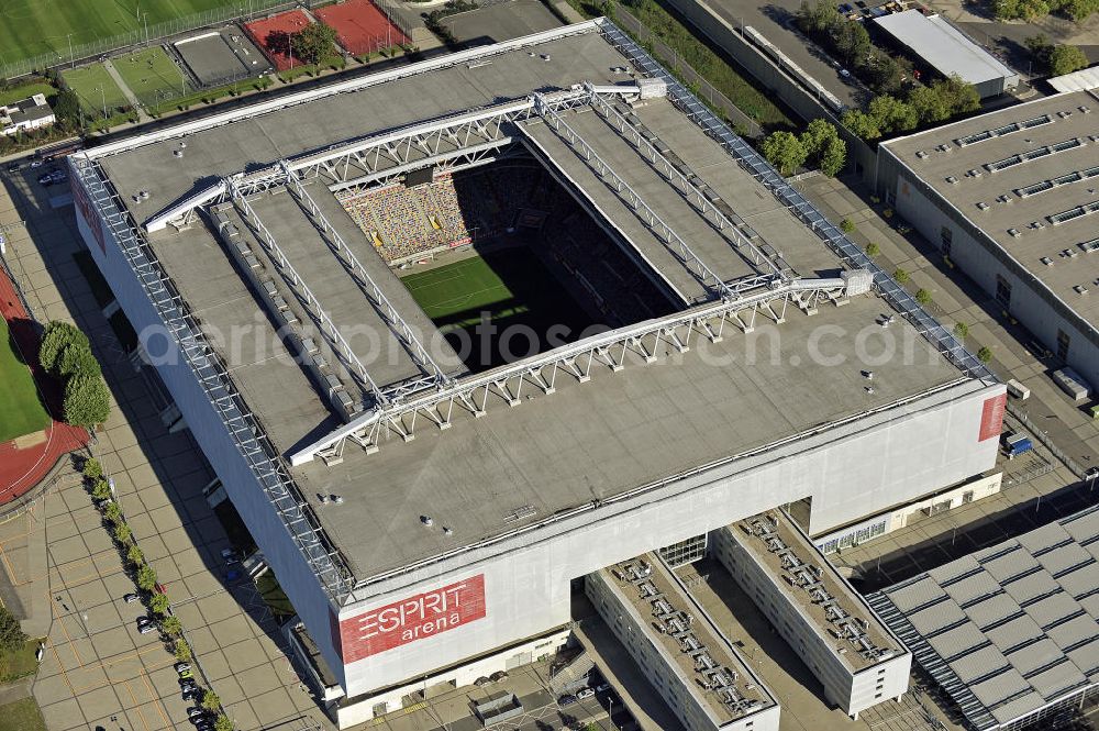 Düsseldorf from above - Blick auf die ESPRIT arena (bis Juni 2009 LTU arena) in Düsseldorf. Die Multifunktionsarena wurde am Ort des alten Rheinstadions errichtet und 2005 eröffnet. Das Stadion hat eine Kapazität von 54.600 Plätzen. View of the ESPRIT arena (until June 2009 LTU Arena) in Dusseldorf. The multi-purpose arena was built at the site of the old Rhine Stadium and opened in 2005. The stadium has a capacity of 54 600 seats.